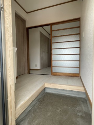 【玄関】 | 丸今荘 | 明るい玄関です