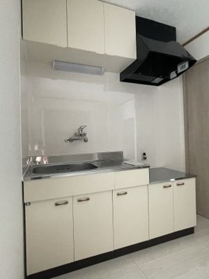 【キッチン】 | 丸今荘 | コンパクトなキッチンで掃除もラクラク