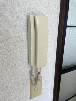 【設備】 | レーベンハウス | インターホン付き