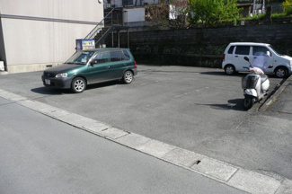 【駐車場】