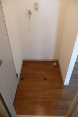 【設備】 | ダブルタイム桃山寮 | 洗濯機置場