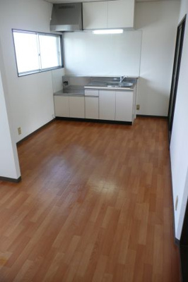 【内装】 | カーサ高山 | 明るい色調の室内です