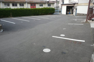 【駐車場】 | 広めの駐車場で停めやすいです♪