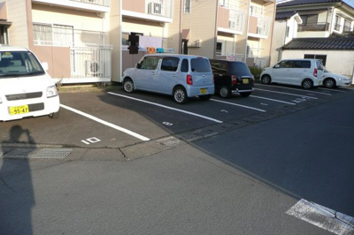 【駐車場】 | メゾンみつば | 駐車場完備です