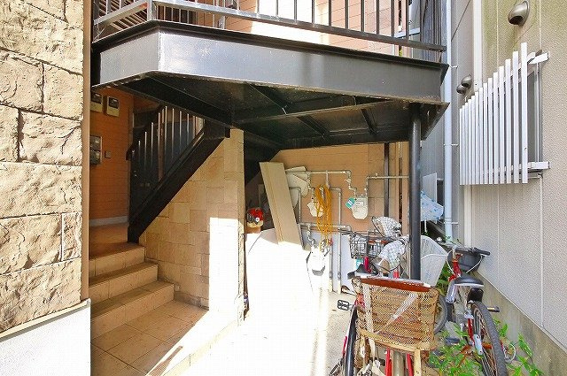 パオ今辻子のエントランス|落ち着いたエントランスです