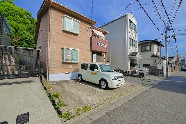 パオ今辻子の駐車場|カースペースがあります