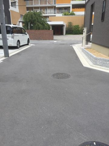 大阪府寝屋川市香里西之町の前面道路含む現地写真