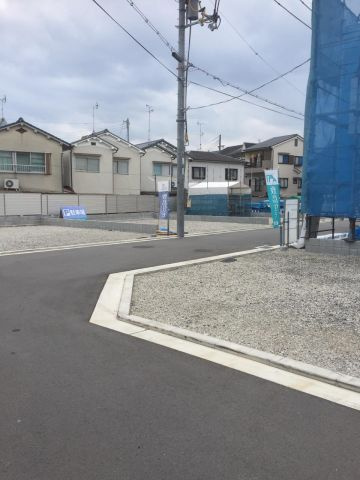 大阪府寝屋川市香里西之町の前面道路含む現地写真