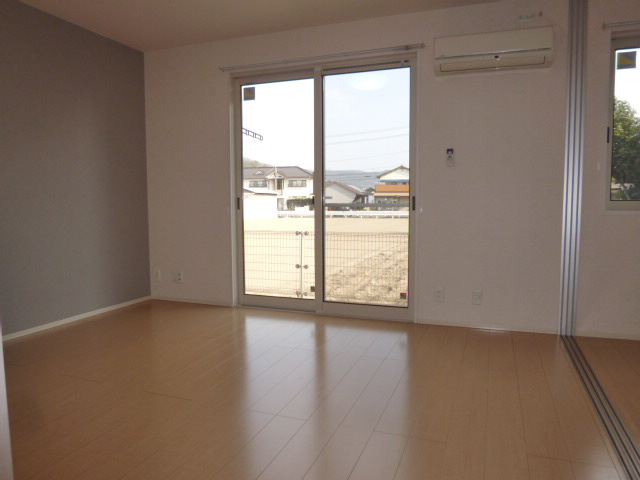 ファーシルＢの居間・リビング|１２帖