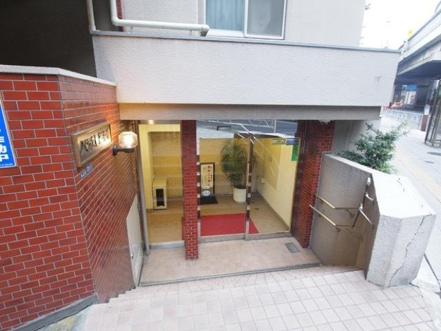 パラスト新板橋のエントランス