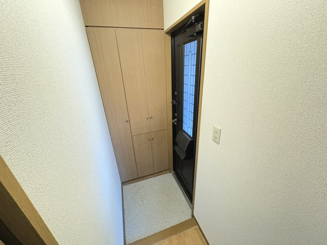 クリスタルパレスＡの玄関