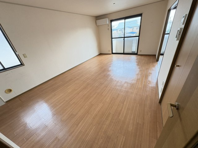 クリスタルパレスＡの居間・リビング