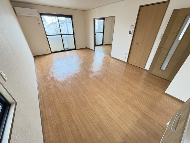 クリスタルパレスＡの居間・リビング