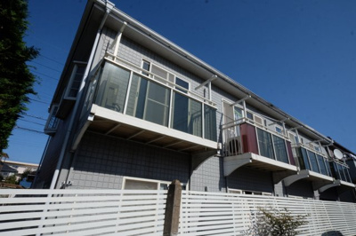 【外観】 | ヴィレッジ貝塚 | 日当たりもよく可愛らしい外観です。
