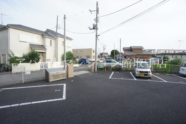 メゾンKの駐車場