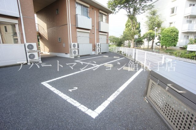 メゾンKの駐車場
