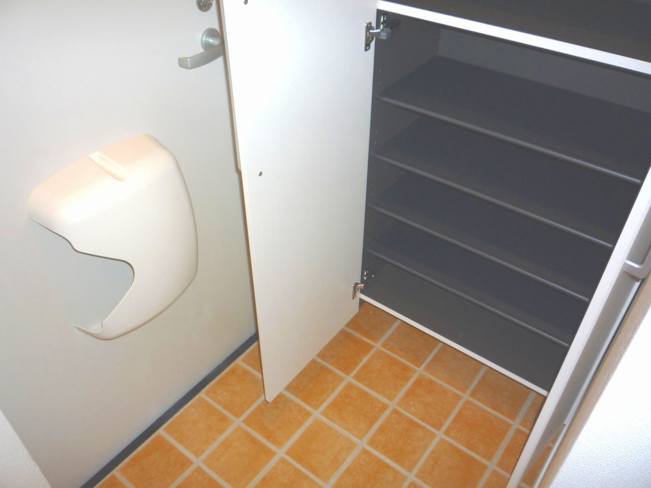 コンソラータの玄関