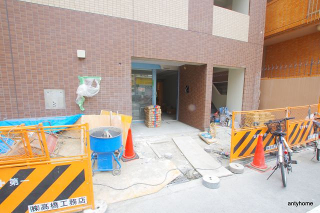 ES-Grande大阪同心　仲介手数料無料のエントランス