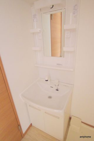 ES-Grande大阪同心　仲介手数料無料の洗面所