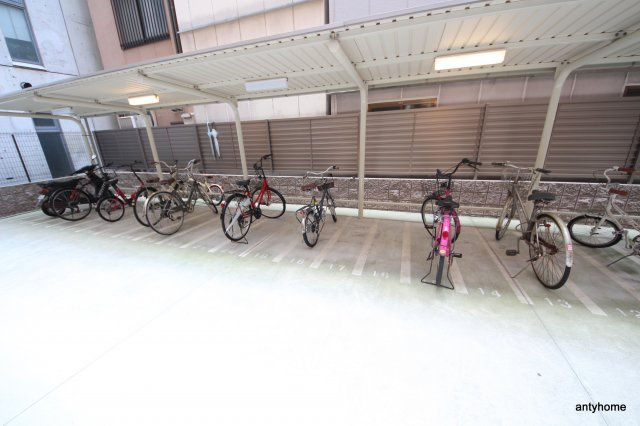 プレサンス天神橋ディオレ　仲介手数料無料の駐車場