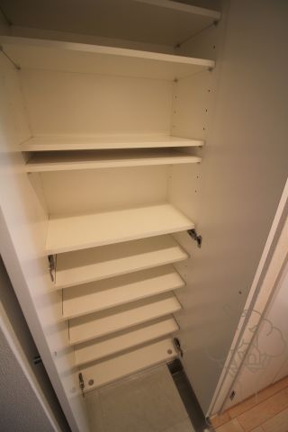 レジュールアッシュ天神橋の玄関