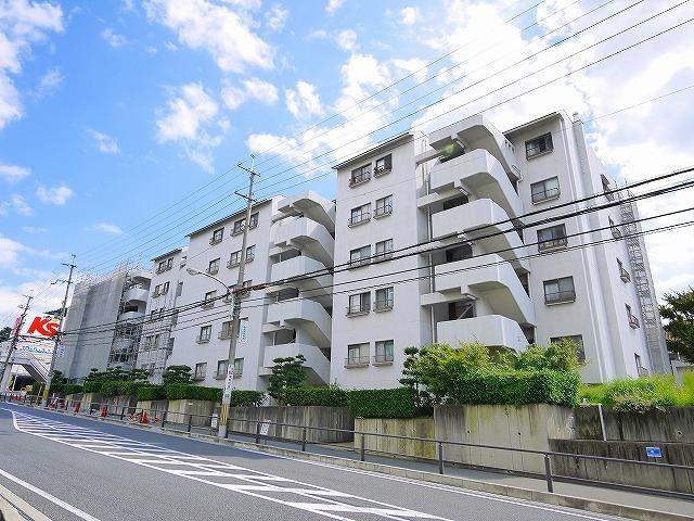 東生駒第2ローレルコートの外観