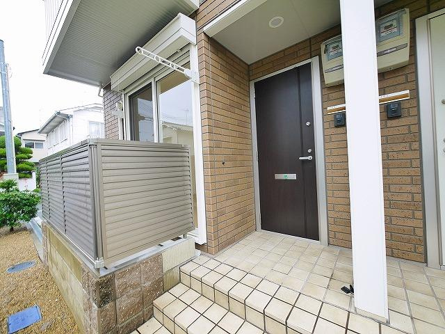 シャルマンムーンのエントランス|出入りのしやすいエントランス