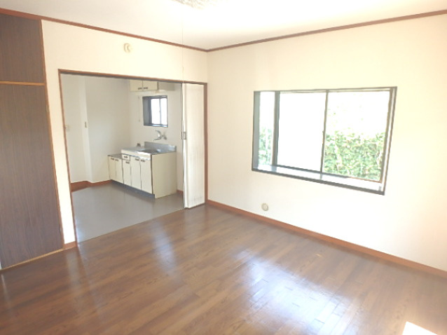 養成舎ハイツB棟の居間・リビング