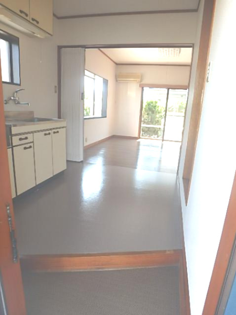 養成舎ハイツB棟のエントランス