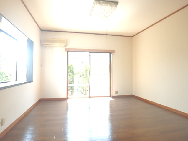 養成舎ハイツB棟の洋室