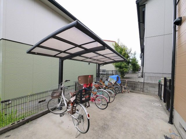 ピアノフォルテAのその他共用部分|屋根付き駐輪場です