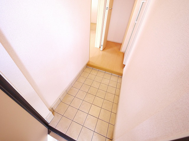 プリムローズ（奈良市西九条町）の玄関|収納もある玄関です