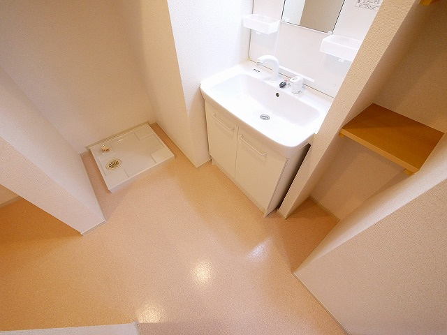 プリムローズ（奈良市西九条町）の洗面所|ゆったりとスペースのある洗面所