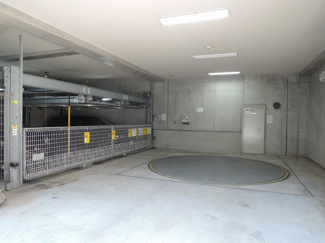 【駐車場】