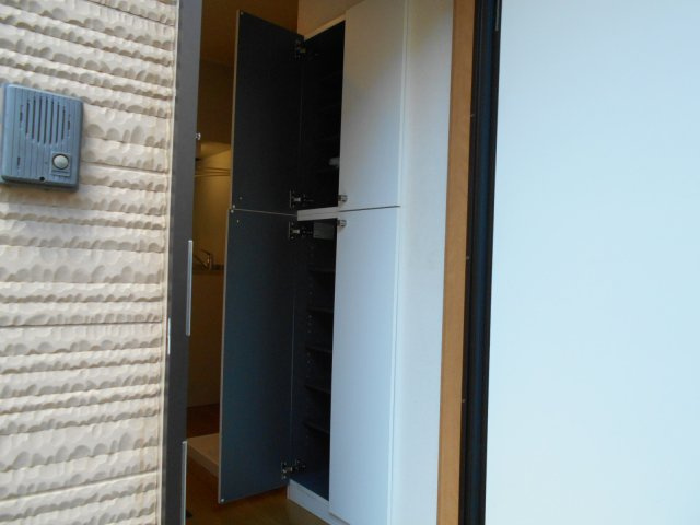 メゾンリュイソーの玄関