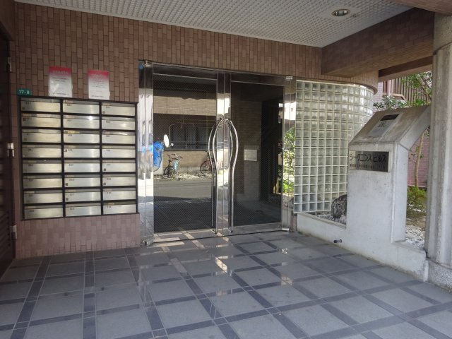 シークエンスヒルズのエントランス