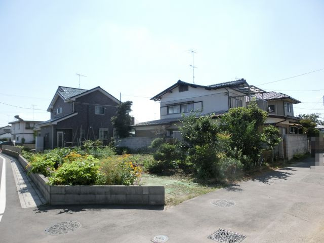 鴻巣市原馬室の売地の前面道路含む現地写真