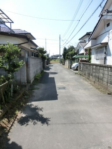 鴻巣市原馬室の売地の前面道路含む現地写真