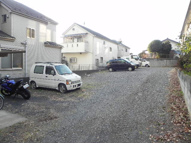 メゾンド東大和の駐車場