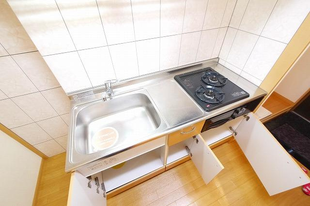 グリーンフィール大宮のキッチン|キッチン用品の収納はこちらへどうぞ。