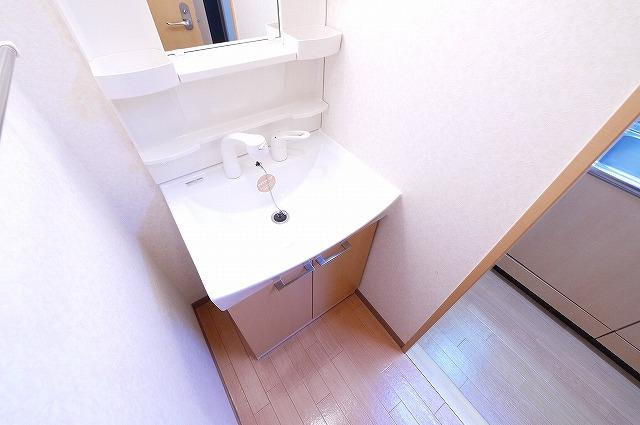 グリーンフィール大宮の洗面所|シャンプードレッサーがあると嬉しいですよね。