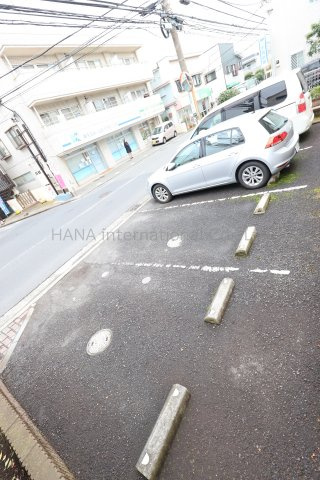 三ッ沢アーバニティの駐車場