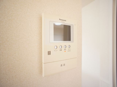 【セキュリティ】 | メゾン・ボヌールD | 訪問者の確認ができるTVドアホン付きです♪