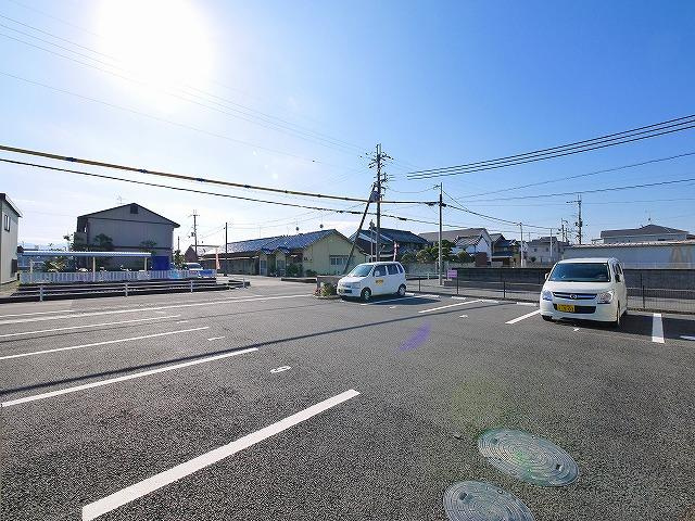 エスポアシャルムの駐車場|駐車スペースもあります