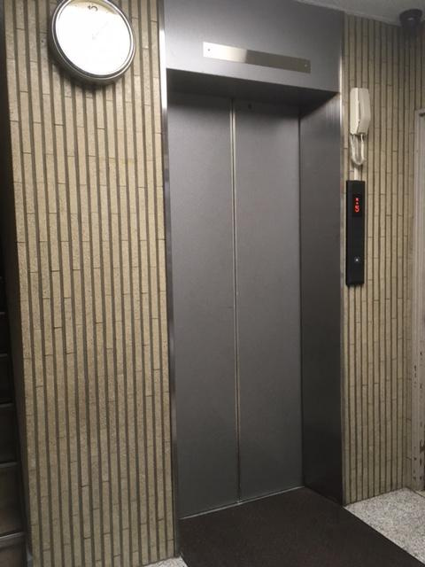 アロマビルのエントランス