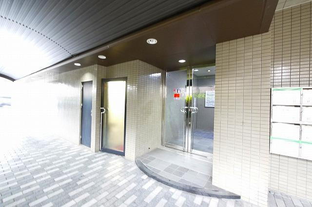 奈良市高天市町の事務所のエントランス