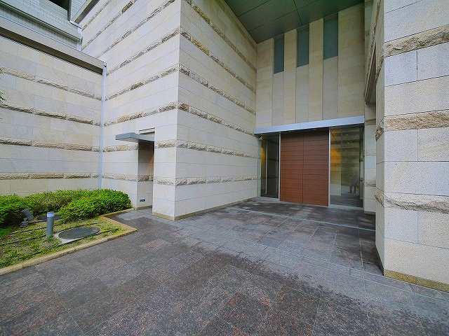 ローレルスクエア学研奈良登美ヶ丘Ⅳ（4）のエントランス|建物の内部です