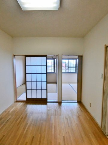 プチシャトーＨＩＴＡＮＩの居間・リビング