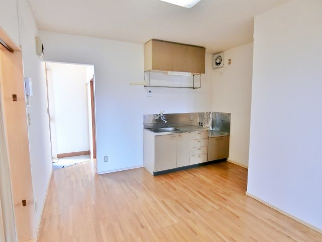 プチシャトーＨＩＴＡＮＩの居間・リビング