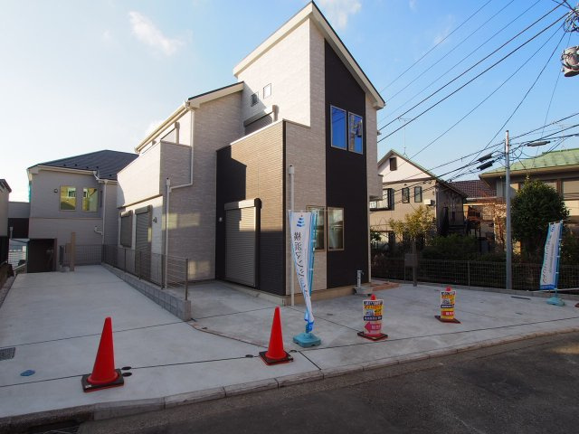 保土ヶ谷区上星川１丁目全２棟　新築戸建ての外観|前面道路より奥まった場所に立地しています。